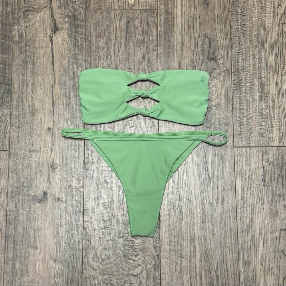 Benoa aina kayla & paige set